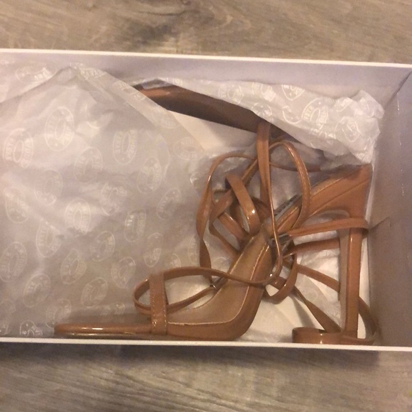 STEVE MADDEN in box nude strappy heels - Picture 2 of 4